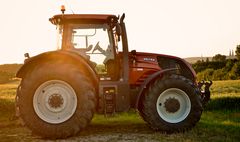 Valtra S292 Schlepper im Münsterland