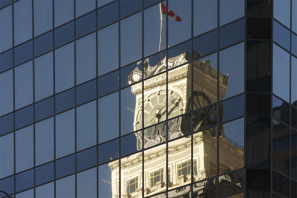 Vancouver Block Building gespiegelt