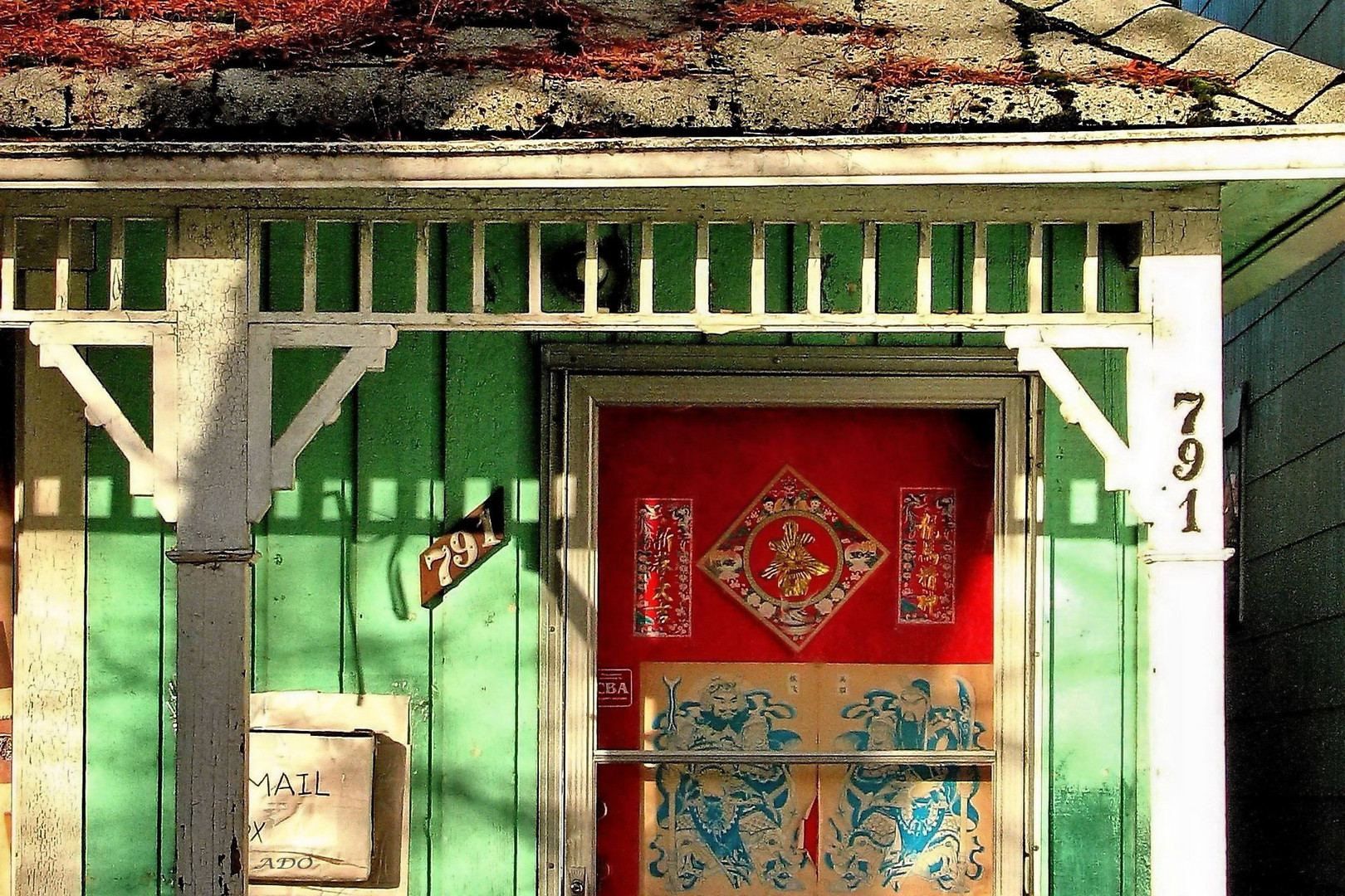 Vancouver Living ... in a little old house in Chinatown