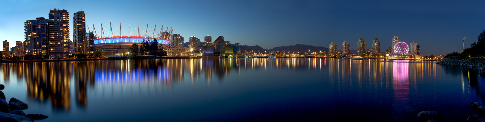 Vancouver Skyline am False Creek