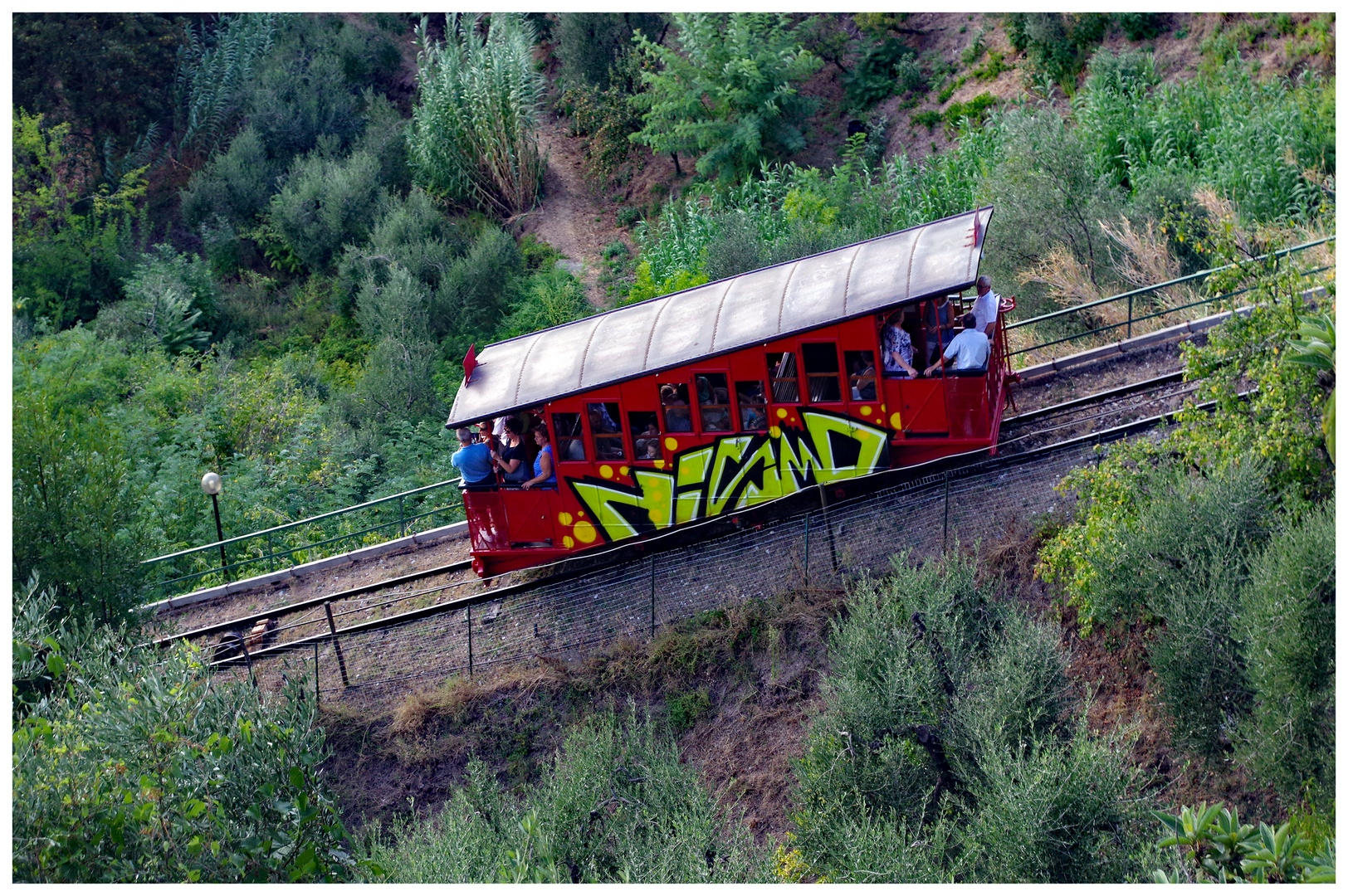 vandalismo su carrozza storica....