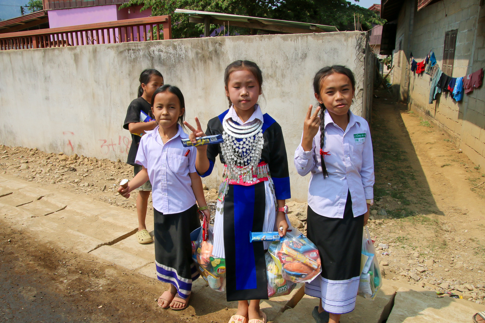 Vang Vieng girls