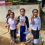 Vang Vieng girls