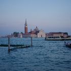 ... ...vaporetti e gondole in laguna ... e sullo sfondo ...san Giorgio Maggiore ...