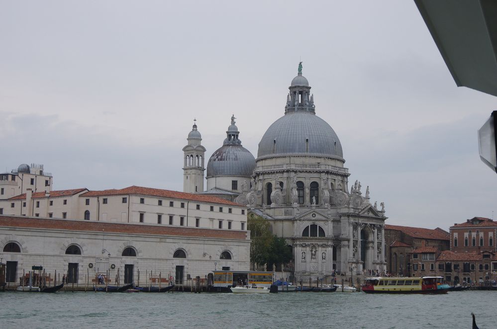 Vaporetto e chiesa