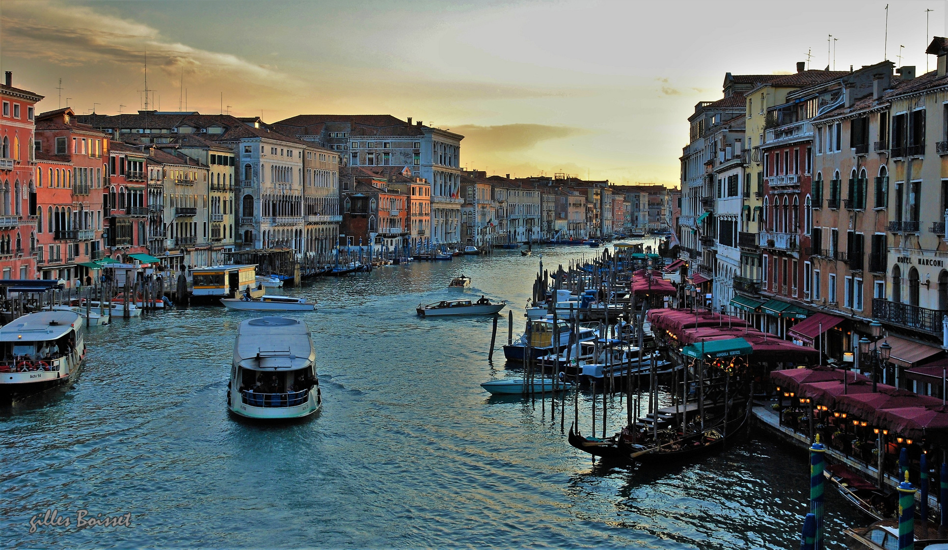 Vaporetto sur le Grand Canal de Venise