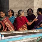 VARANASI, DONNE IN BARCA SUL GANGE