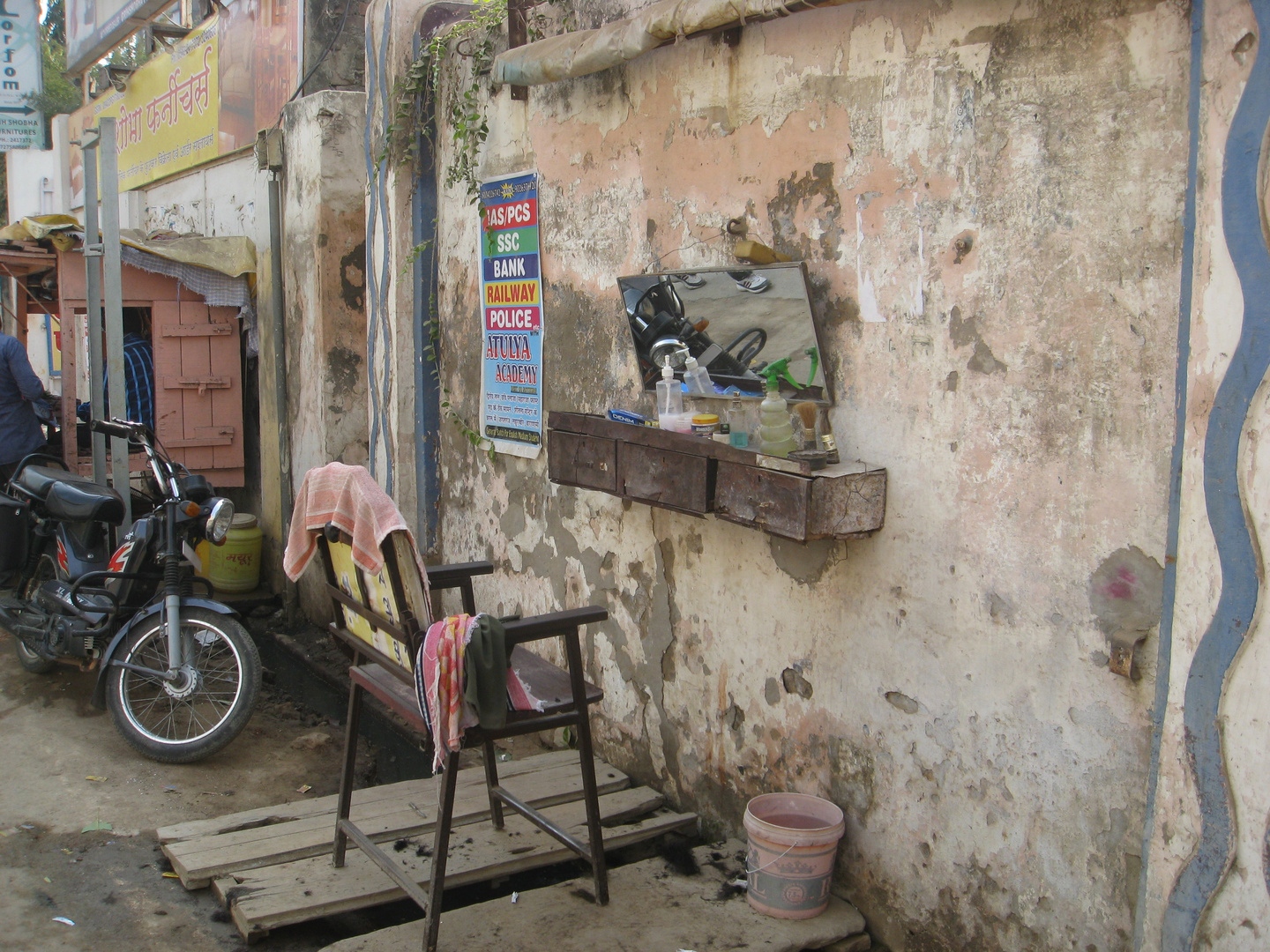 Varanasi India Street Barber Shop