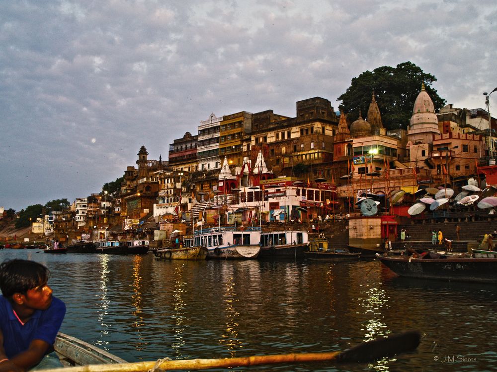 Varanasi: Una vida sobre sobre el Ganges
