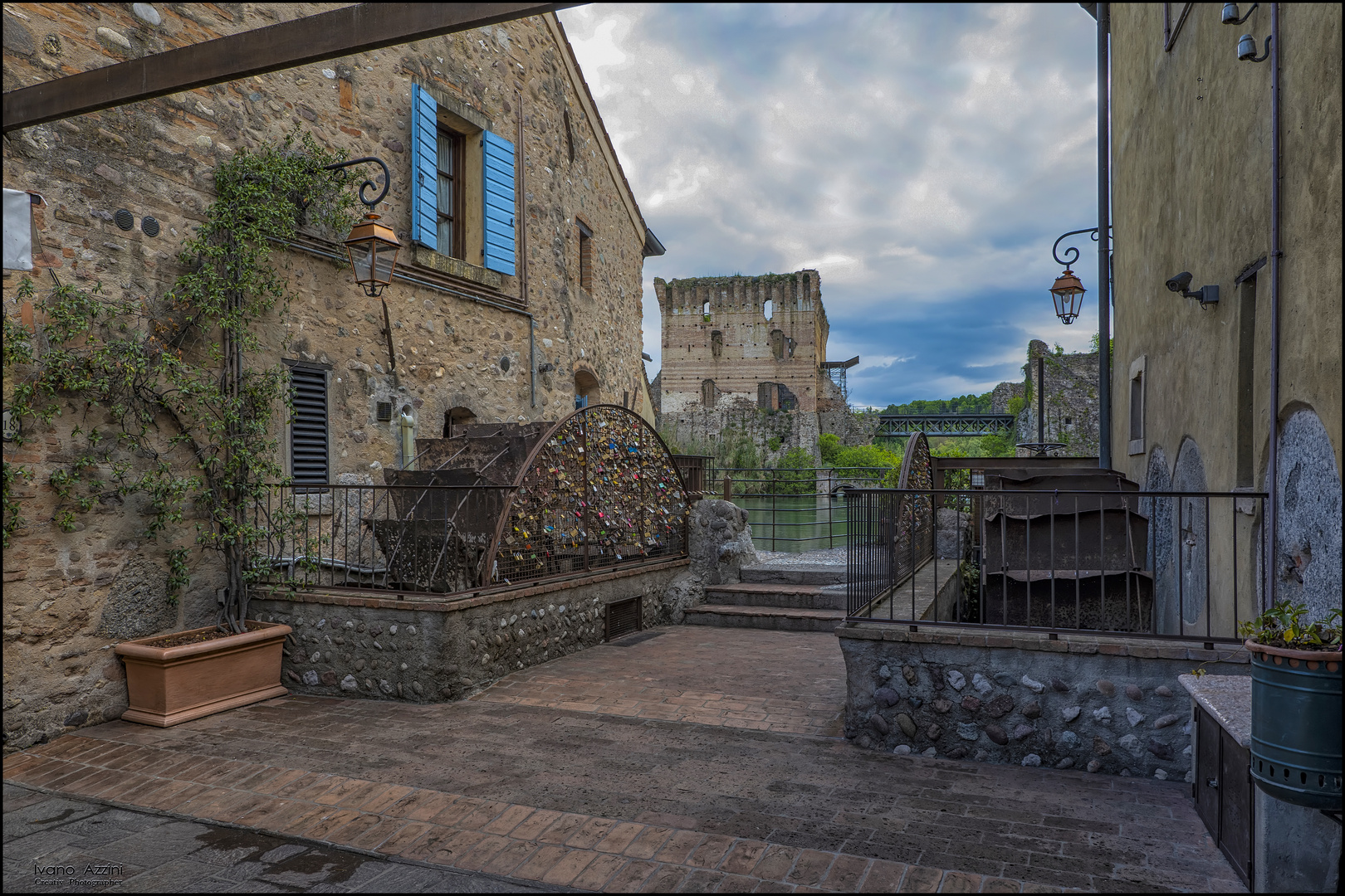 Vari angoli di Borghetto.