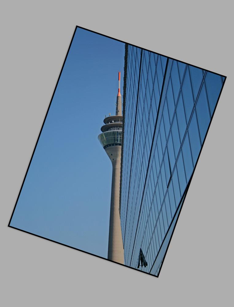 Variationen des Düsseldorfer Fernsehturms III- jetzt als Vollbild