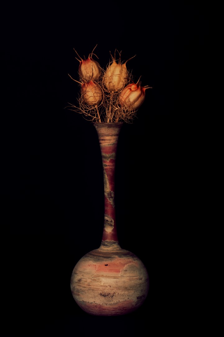 Vase in der Dunkelheit