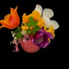 Vase mit Frühlingsblühern