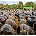 Vasensammlung in Myanmar