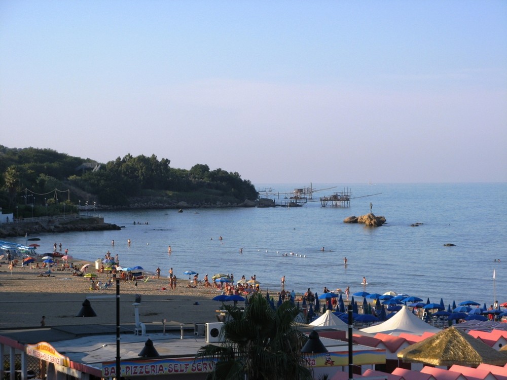 Vasto Marina-La Bagnante-i bagnanti e i trabocchi