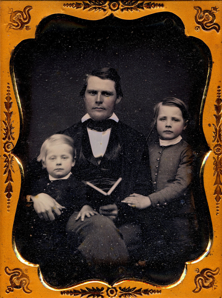 Vater mit Soehnen, um 1852