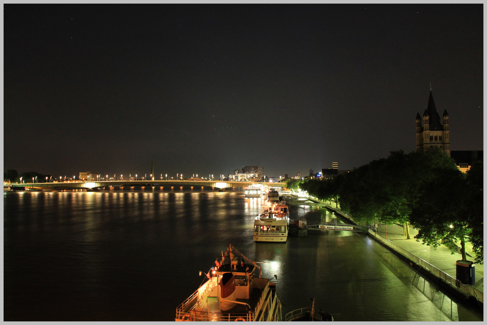 Vater Rhein bei Nacht