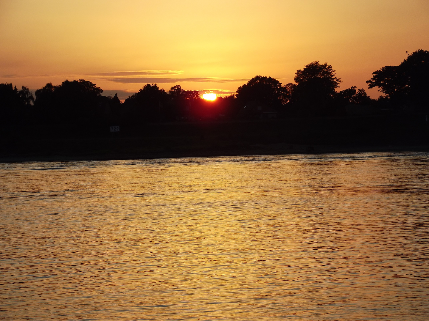 Vater Rhein beim Sonnenuntergang in Düsseldorf (2)