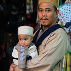 Vater und Sohn auf dem Suq von Salihiya (Archivaufnahme 2009)