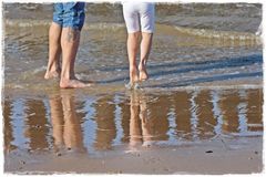 Vater und Tochter am Strand