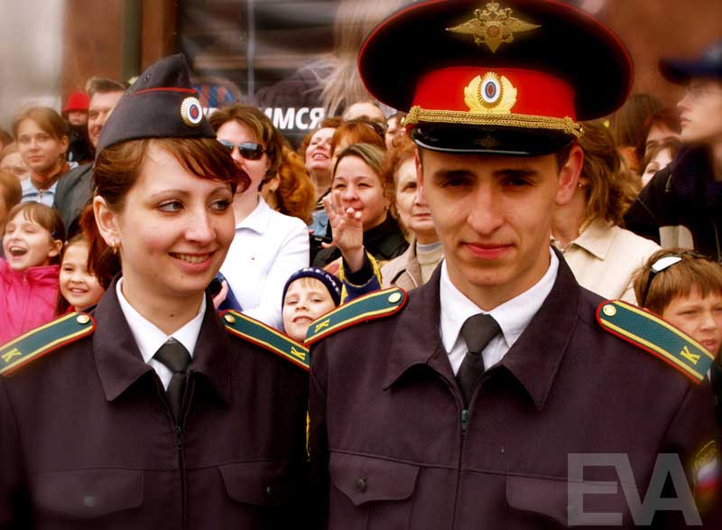 VaterlandsverteidigerInnen - Mann und Frau in Uniform