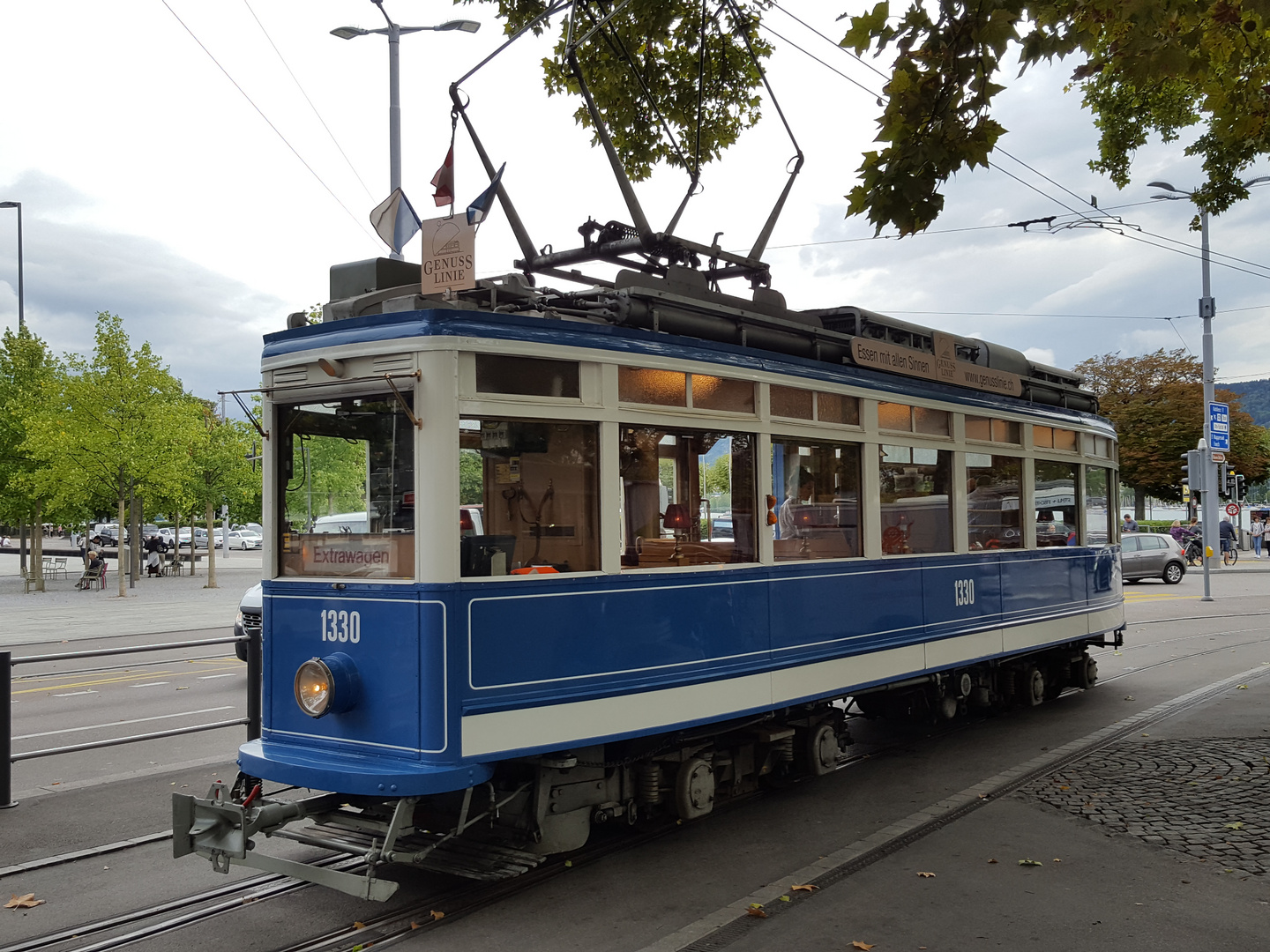 VBZ Ce 4/4 Nr. 1330 «Elefant» (heute Partytram) an der Wendeschleife Bellevue