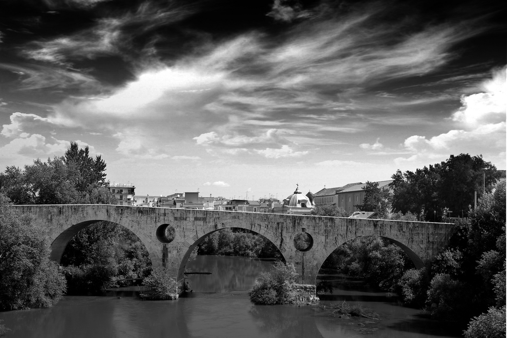 Vecchio ponte sul Volturno