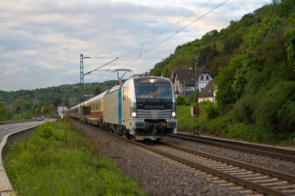 Vectron (193 803-4) mit Ente!