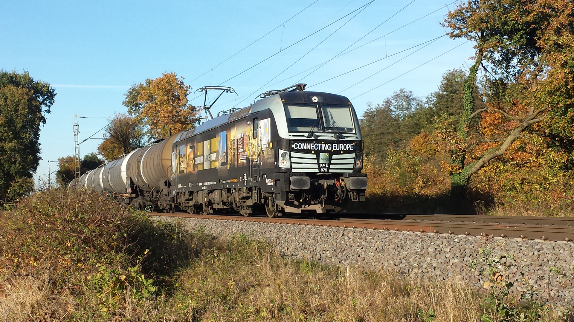 Vectron X4E 875 "Connecting Europe" bei Ratingen-Lintorf am 31.10.2016