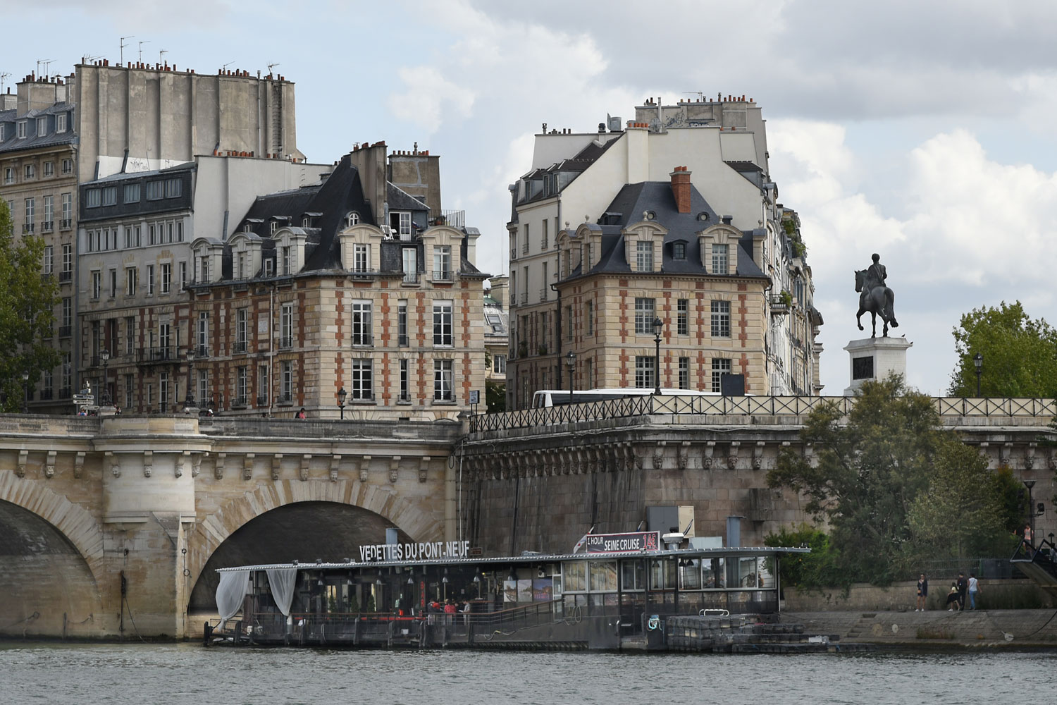 Vedettes du pont-neuf