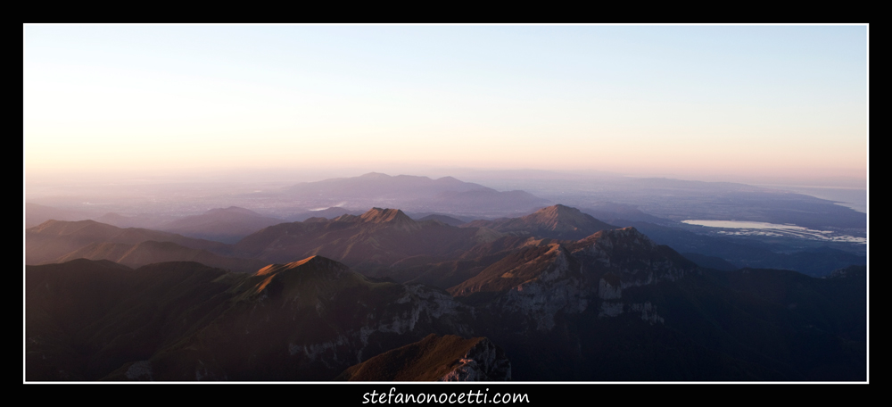 Veduta della costa tirrenica dal monte "pania della croce"