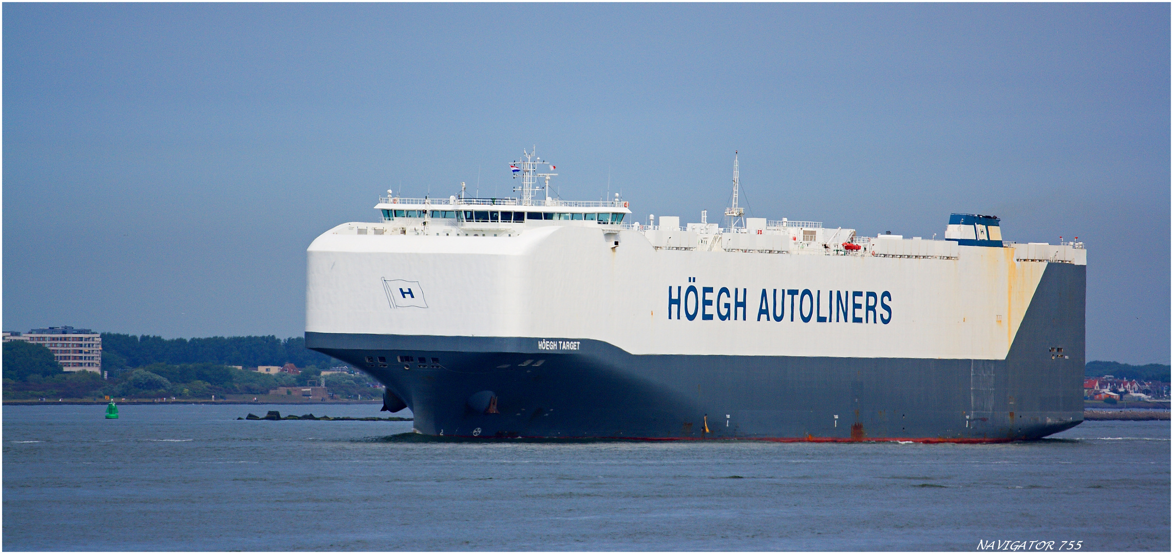 Vehicles Carrier  HÖEGH TARGET inbound Rotterdam.