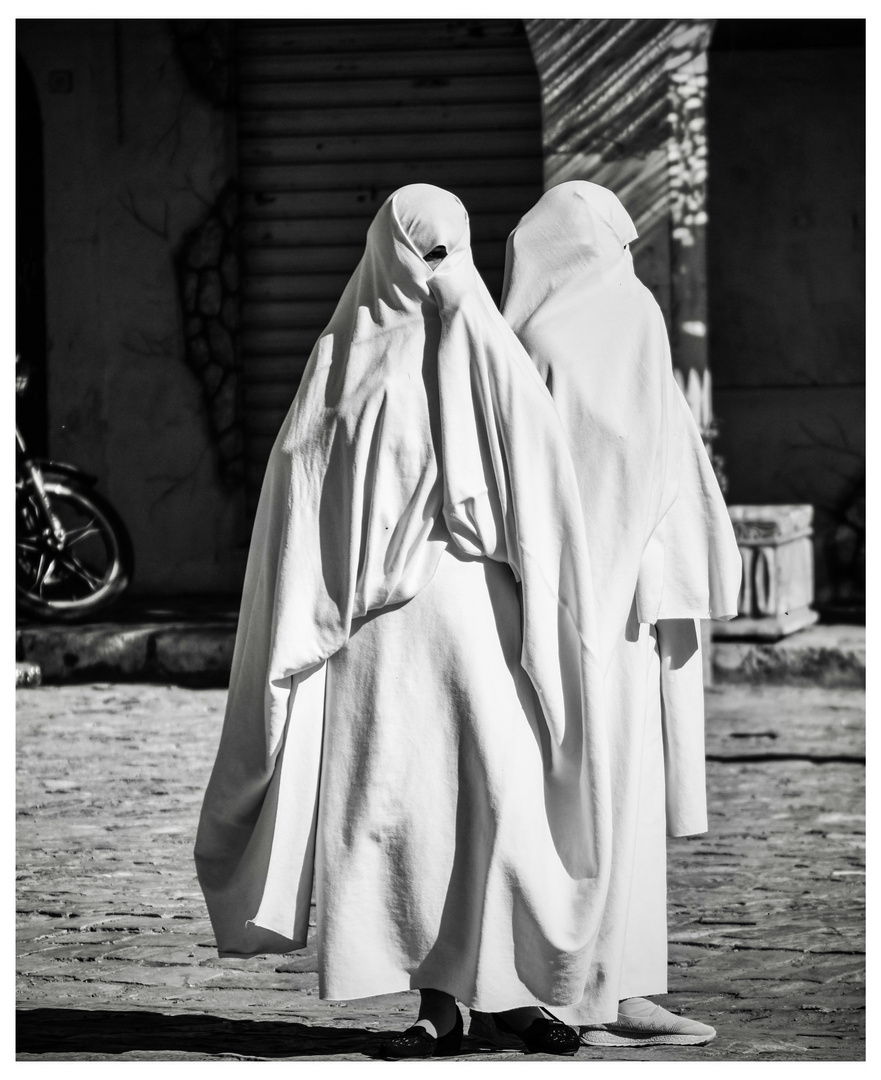 Veiled women in Ghardaia, Sahara, Algeria 