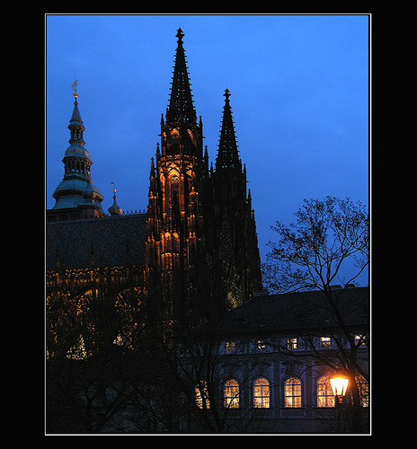 Veitsdom bei Nacht