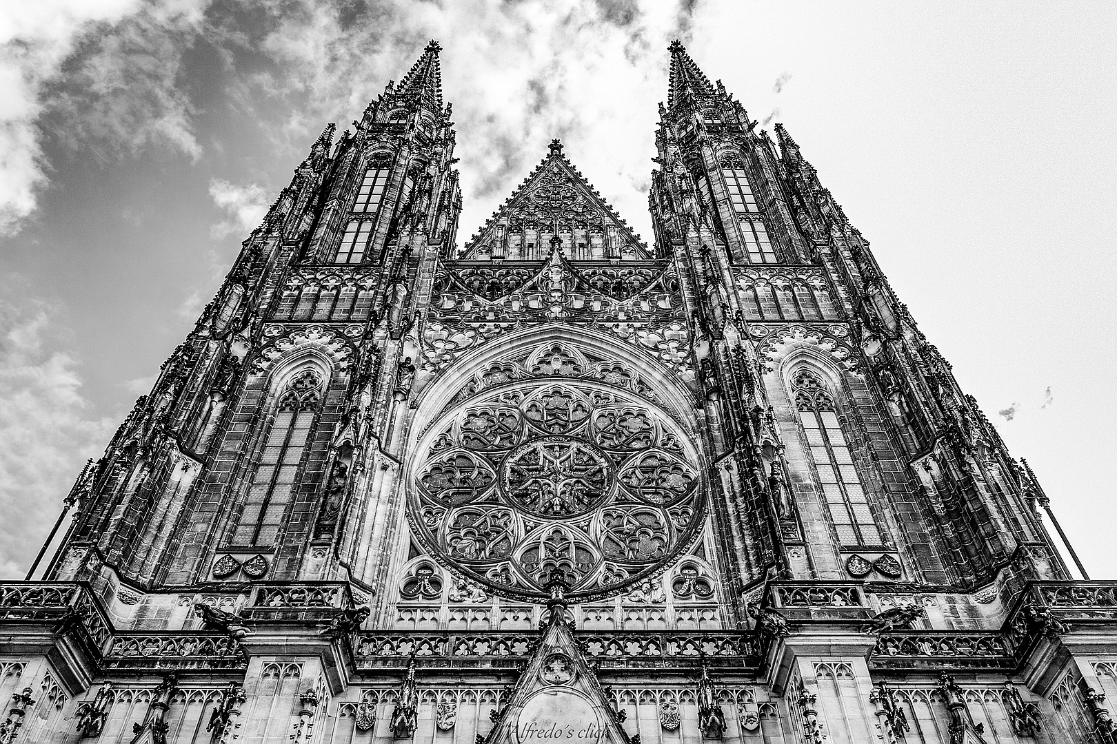 Veitsdom  ehemalige Kathedrale des Erzbistums Prag-SW