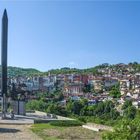 Veliko Tarnovo 1 - Blick auf die Altstadt, im Vordergrund das Denkmal für die Zarenfamilie Assen 