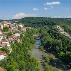 Veliko Tarnovo   Blick von der Altstadt auf Kunstgalerie und Assendenkmal