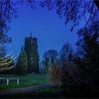 Veltheimsburg: Bergfried im Park