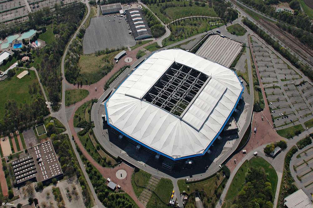 Veltins Arena ( oben offen )