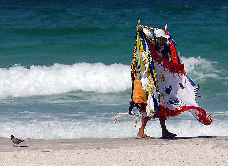 Vendedor de Cangas (Who wants to buy beach clothes?)