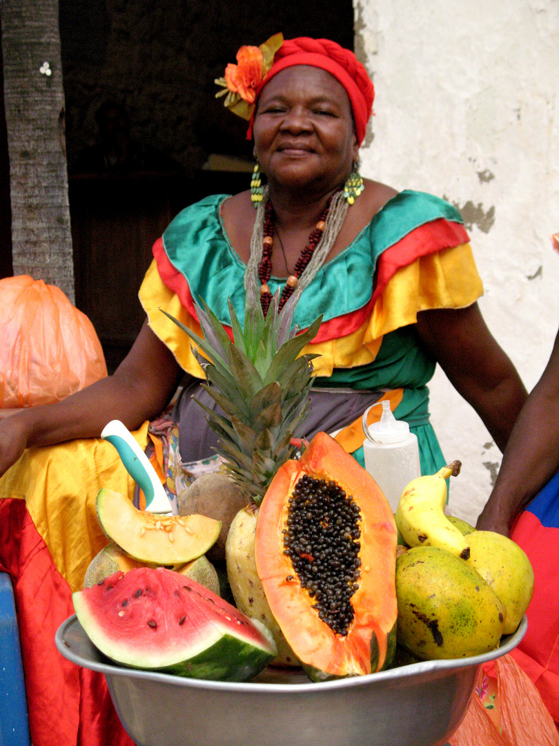 VENDEDORA DE FRUTAS CARTAGENA, COLOMBIA