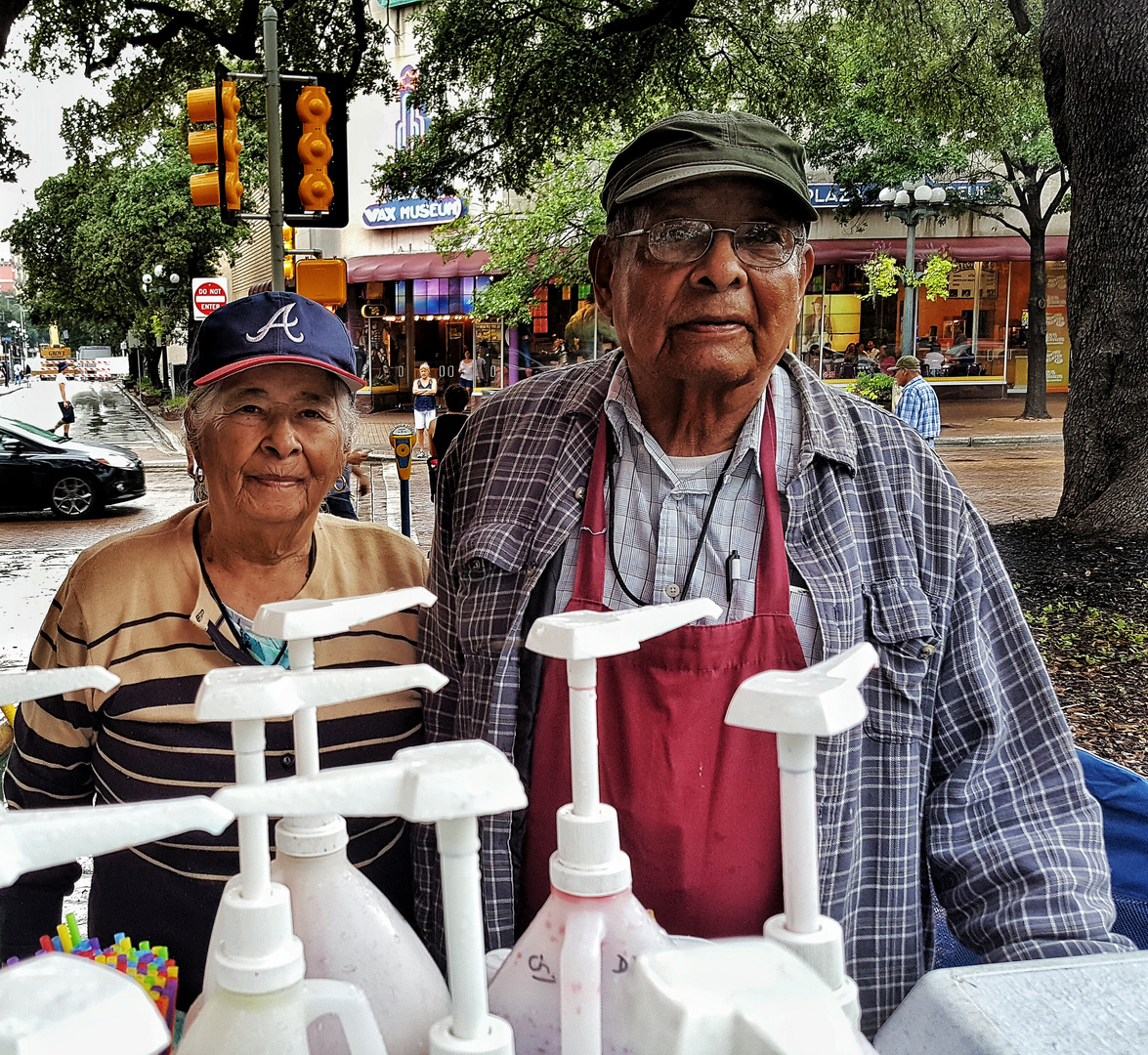 ... "Vendemos raspas de todos sabores!"... I replied, " una grande de sandilla por favor! "