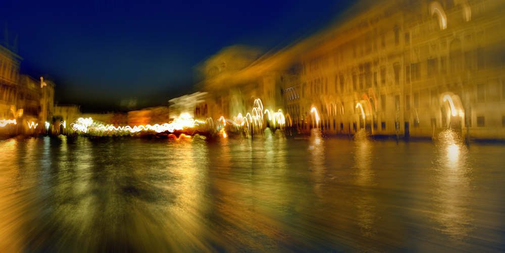 VENECIA, NOCTURNO SOBRE EL VAPORETO