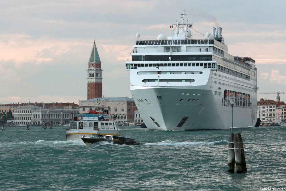 Venedig 2015 -- Kreuzfahrtschiffe