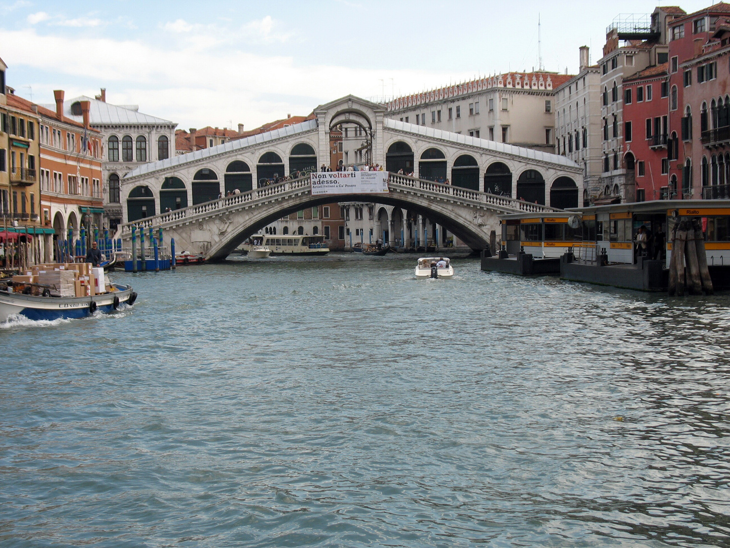 Venedig auf dem Canal Grande mit Rialtobrücke