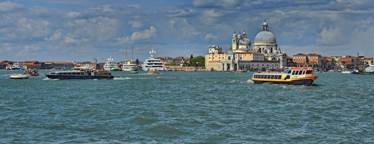 VENEDIG   - Blick auf die Santa Maria della Salute -