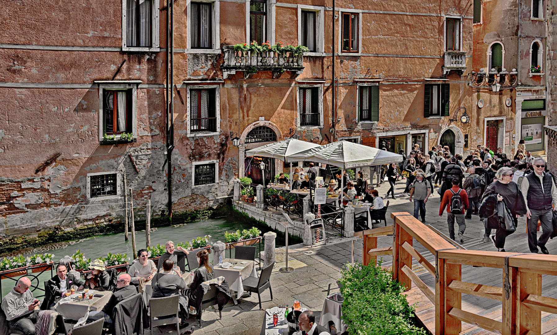 Venedig  -  Brücke bei der Accademia -