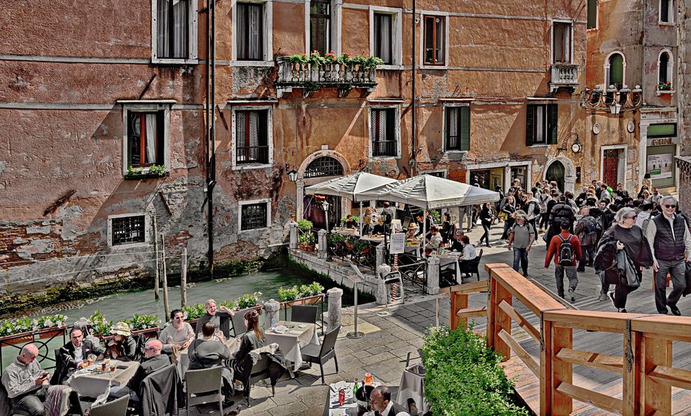 Venedig  -  Brücke bei der Accademia -