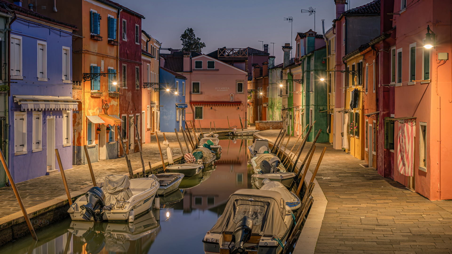 Venedig - Burano wacht auf...