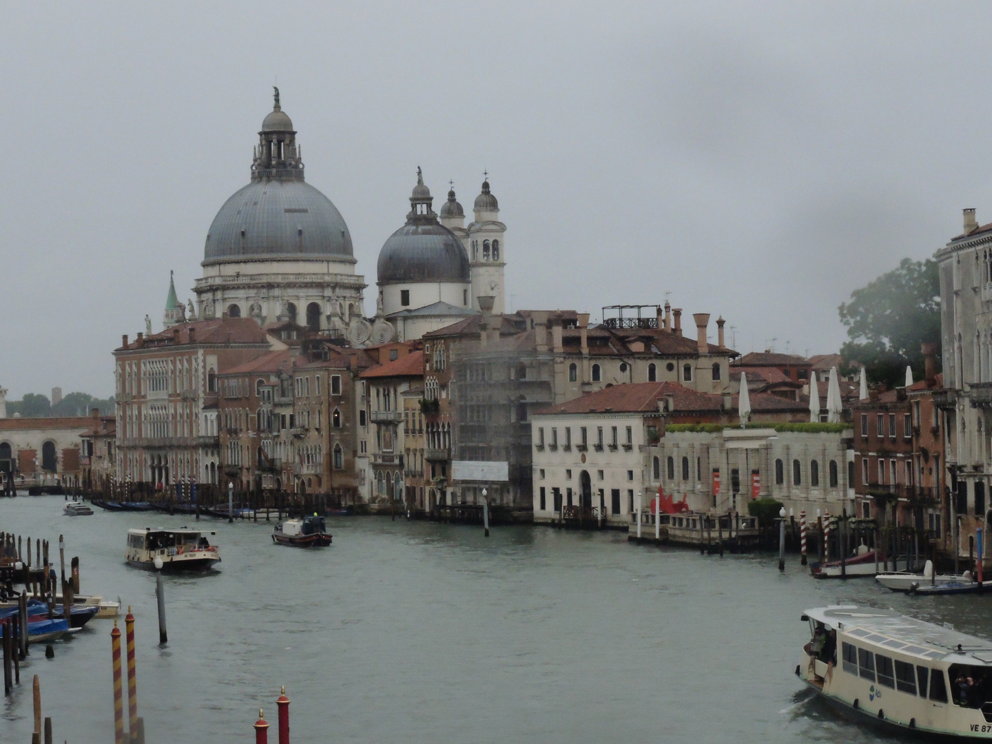 Venedig canale grande bei Regen